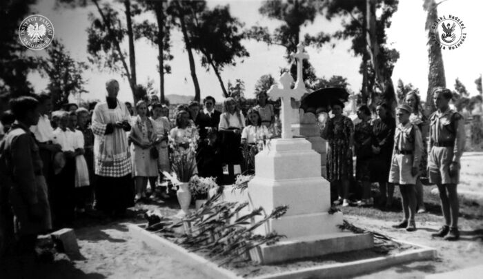Ks. Józef Jarzębowski, pogrzeb Witusia Orłowskiego, Santa Rosa, Meksyk, maj 1944 r. (fot. zbiory Muzeum im. ks. Józefa Jarzębowskiego)