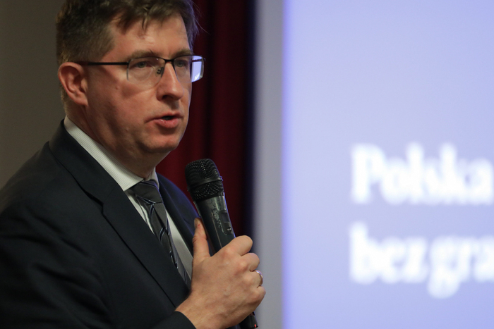 Wystawa „Szlaki Nadziei. Odyseja Wolności” w Londynie – 9 lutego 2024 r. Na zdj. Konsul Generalny RP Mateusz Stąsiek. Fot. Mikołaj Bujak (IPN)