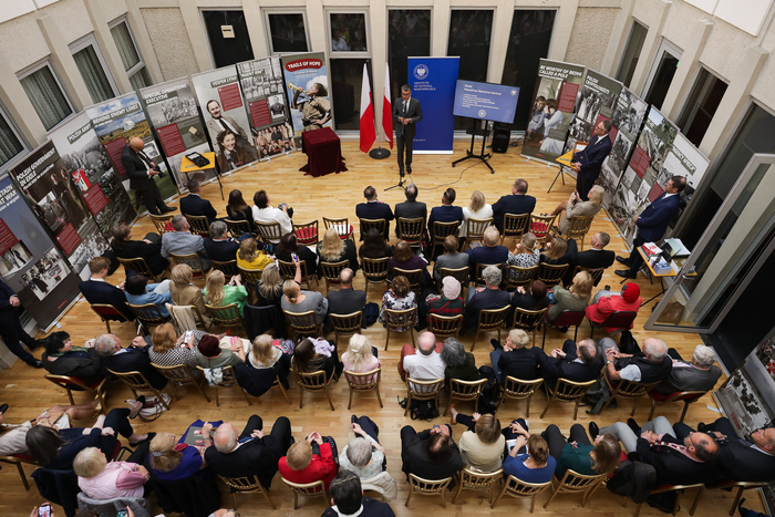 Uroczystość wręczenia medali Reipublicae Memoriae Meritum działaczom polonijnym i otwarcie wystawy „Szlaki Nadziei. Odyseja Wolności” – Londyn, 9 lipca 2024. Fot.3. Mikołaj Bujak (IPN)