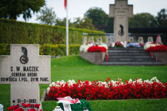 Wizyta delegacji IPN na Polskim Honorowym Cmentarzu w Bredzie. Fot.3