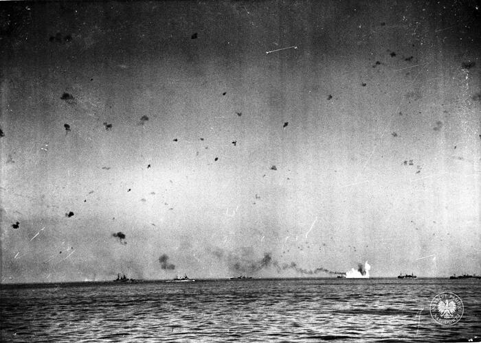 Aliancki konwój na Maltę atakowany przez lotnictwo Osi