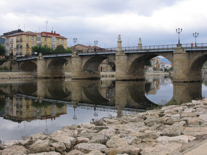 Most Karola na rzece Ebro. Zdjęcie z domeny publicznej