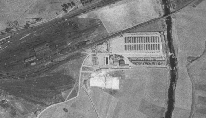 Teren obozu w 1945. Zdjęcie z domeny publicznej