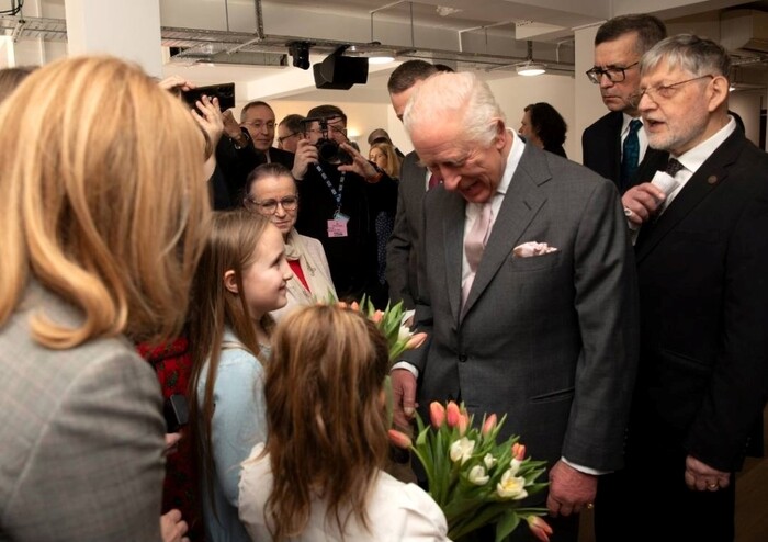 Król Karol III w POSK. Zdjęcie: Polski Ośrodek Społeczno-Kulturalny