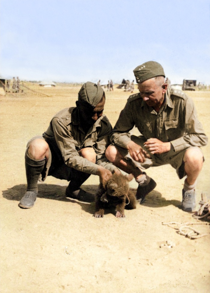 Wojciech Narębski z Misiem Wojtkiem i kompanem