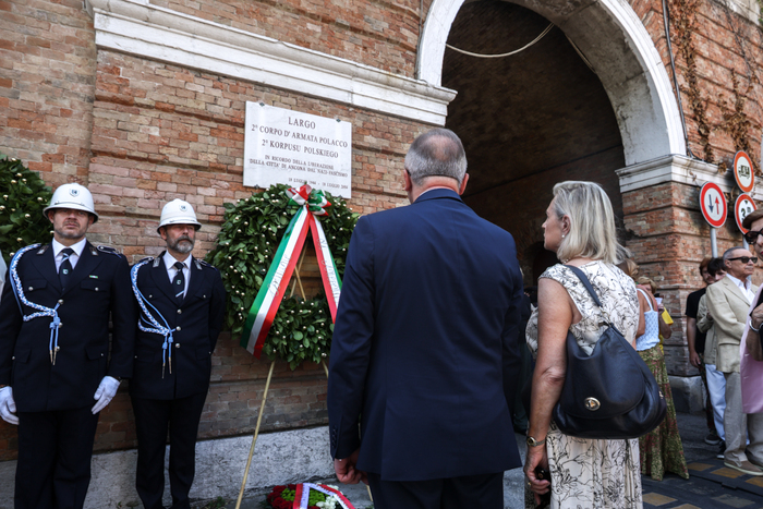 W hołdzie polskim bohaterom – wyzwolicielom Ankony. Uroczystości przy Porta Santo Stefano. Fot.6 Sławek Kasper (IPN)