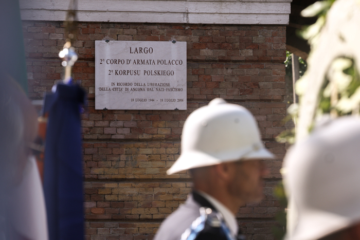 W hołdzie polskim bohaterom – wyzwolicielom Ankony. Uroczystości przy Porta Santo Stefano. Fot.7 Sławek Kasper (IPN)
