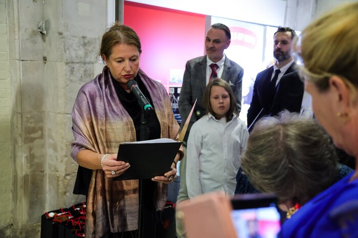 90. rocznica wodowania okrętu ORP Błyskawica Londyn 10 października 2026 rok. Na zdjęciu prezes Polish Sue Association Iwona Golińska Fot.3. Dariusz Skrzyniarz IPN